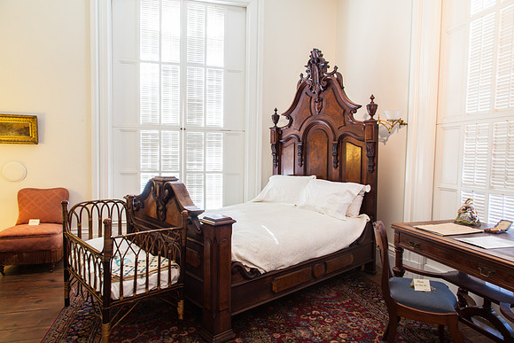Janesville Wedding Photographer Jason Mielke at the Janesville Lincoln-Tallman House